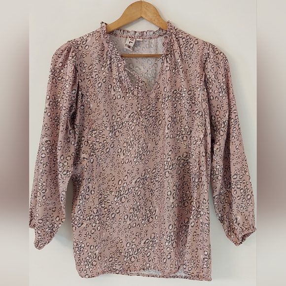 Anthropologie Dolan Ladies Size Medium Dusty Pink Leopard Print Blouse - Picture 1 of 7